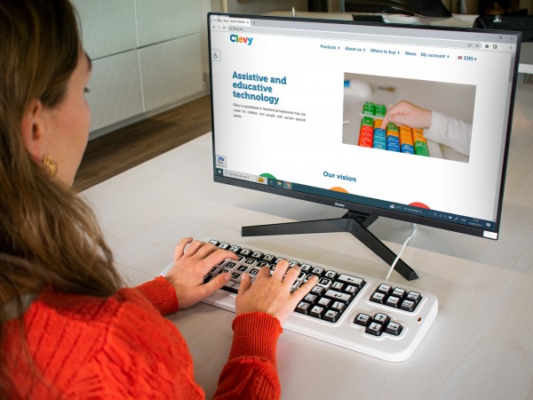 Clevy Tastatur II - QWERTy-schwarz/weiß, USB)